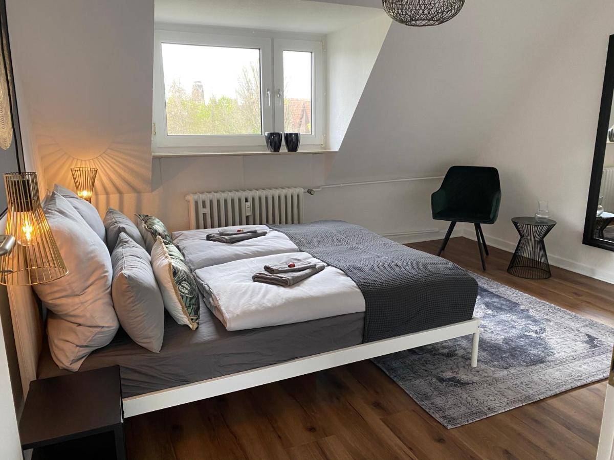 Bostel 1 - Modernes Dachgeschoss-Studio In Duisburg Meiderich, 4,7 Km Hbf, U-Bahn 250M, Flughafen Duesseldorf 28 Km, Landschaftspark 2,9 Km, 5 Gehminuten Von Herzklinik Entfernt Exterior foto