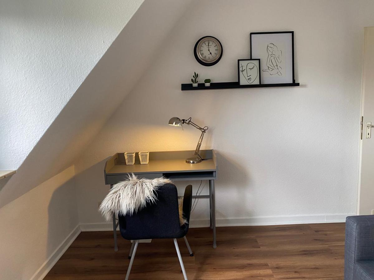 Bostel 1 - Modernes Dachgeschoss-Studio In Duisburg Meiderich, 4,7 Km Hbf, U-Bahn 250M, Flughafen Duesseldorf 28 Km, Landschaftspark 2,9 Km, 5 Gehminuten Von Herzklinik Entfernt Exterior foto