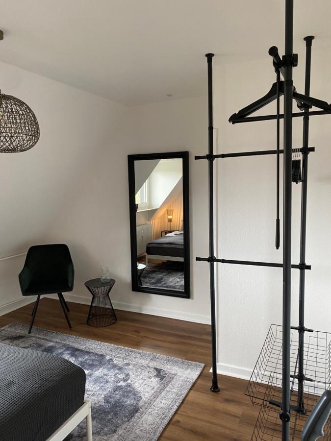 Bostel 1 - Modernes Dachgeschoss-Studio In Duisburg Meiderich, 4,7 Km Hbf, U-Bahn 250M, Flughafen Duesseldorf 28 Km, Landschaftspark 2,9 Km, 5 Gehminuten Von Herzklinik Entfernt Exterior foto