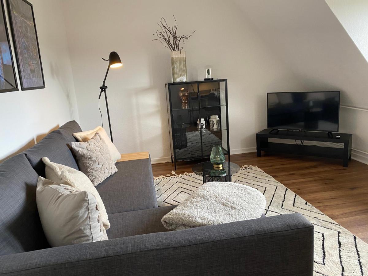 Bostel 1 - Modernes Dachgeschoss-Studio In Duisburg Meiderich, 4,7 Km Hbf, U-Bahn 250M, Flughafen Duesseldorf 28 Km, Landschaftspark 2,9 Km, 5 Gehminuten Von Herzklinik Entfernt Exterior foto